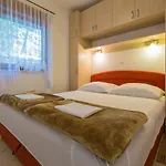 Mediterranes Nur 70 Meter Zum Mit Meerblick, Parkplatz, Grill * Crikvenica