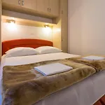 Mediterranes Nur 70 Meter Zum Mit Meerblick, Parkplatz, Grill Apartament