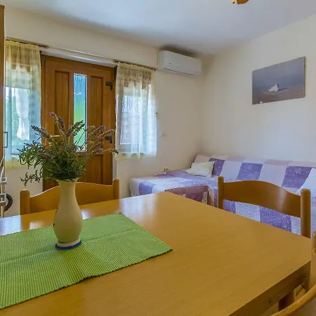 Mediterranes Nur 70 Meter Zum Mit Meerblick, Parkplatz, Grill * Crikvenica