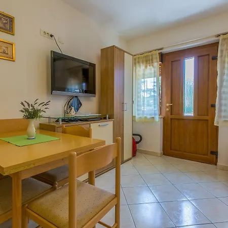 Mediterranes Nur 70 Meter Zum Mit Meerblick, Parkplatz, Grill Crikvenica
