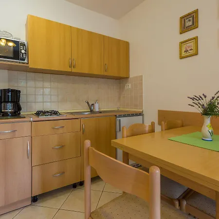Mediterranes Nur 70 Meter Zum Mit Meerblick, Parkplatz, Grill