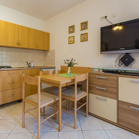 Mediterranes Nur 70 Meter Zum Mit Meerblick, Parkplatz, Grill Appartamento