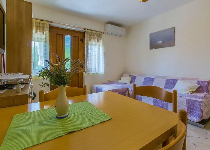 Mediterranes Nur 70 Meter Zum Mit Meerblick, Parkplatz, Grill * Crikvenica