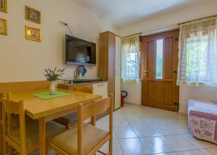 Mediterranes Nur 70 Meter Zum Mit Meerblick, Parkplatz, Grill Crikvenica