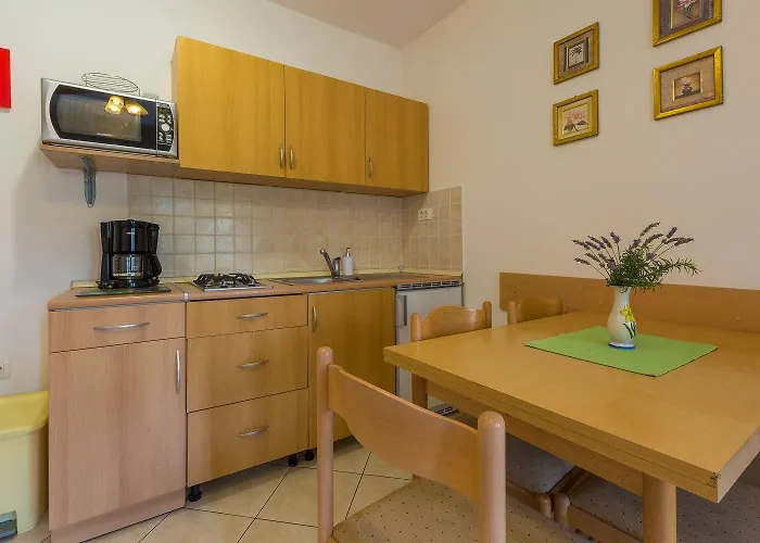 Mediterranes Nur 70 Meter Zum Mit Meerblick, Parkplatz, Grill