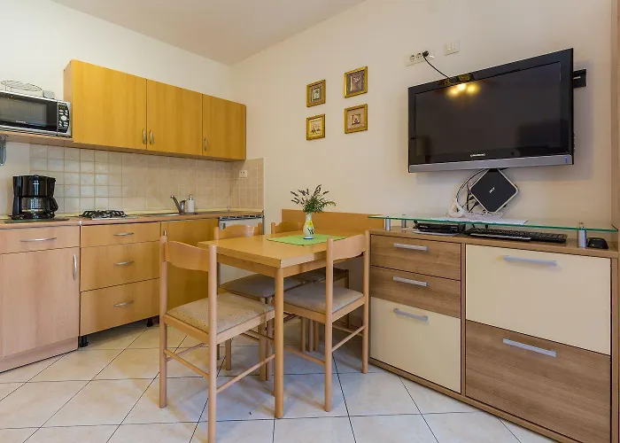 Mediterranes Nur 70 Meter Zum Mit Meerblick, Parkplatz, Grill Appartamento