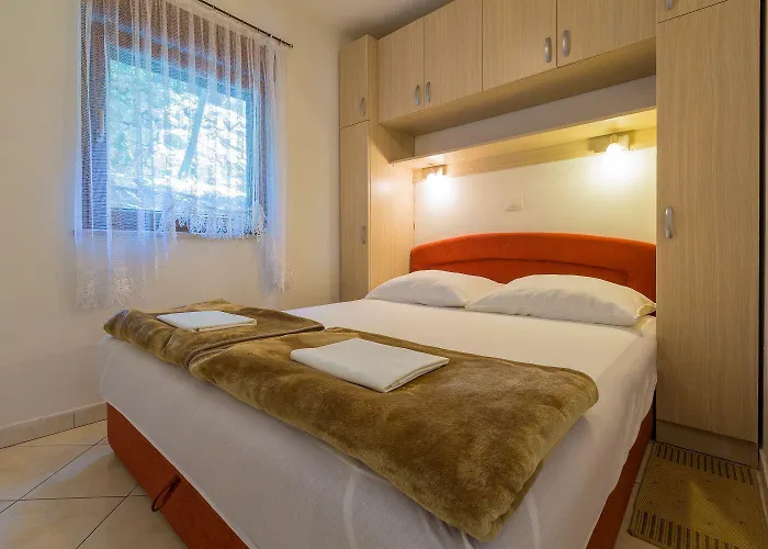 Mediterranes Nur 70 Meter Zum Mit Meerblick, Parkplatz, Grill * Crikvenica