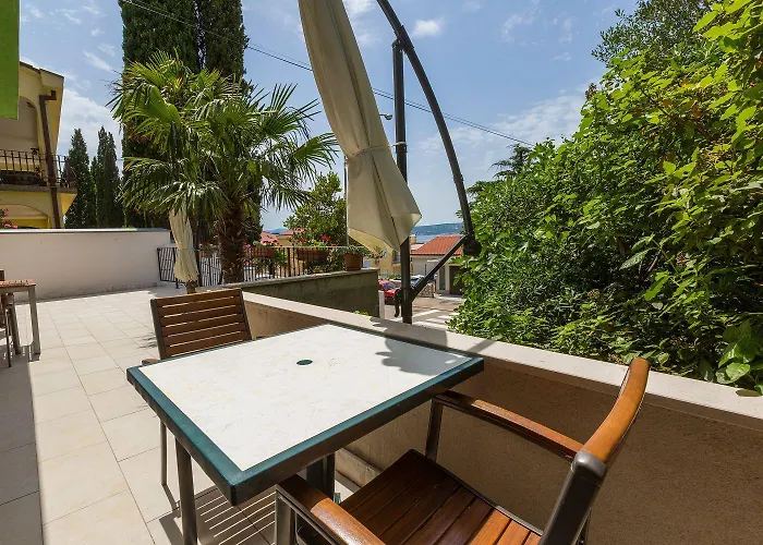 Mediterranes Nur 70 Meter Zum Mit Meerblick, Parkplatz, Grill * Crikvenica