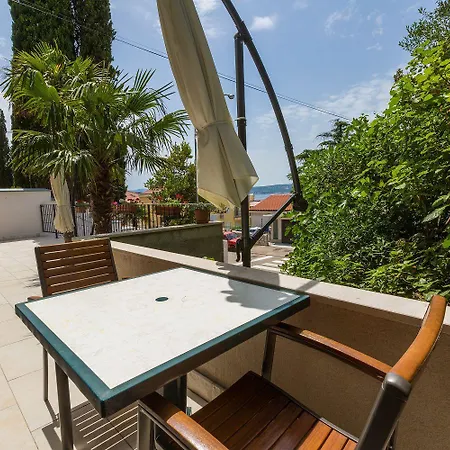 Mediterranes Nur 70 Meter Zum Mit Meerblick, Parkplatz, Grill * Crikvenica