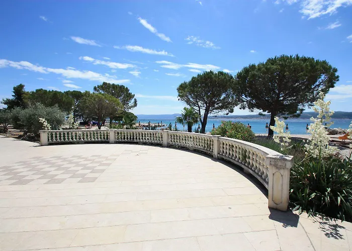 Mediterranes Nur 70 Meter Zum Mit Meerblick, Parkplatz, Grill Appartement